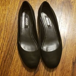 Ecco black flats size 37